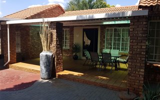 4 Bedroom House in Doornpoort and surrounds