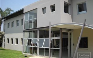 128 m² Retail Space in Bryanston