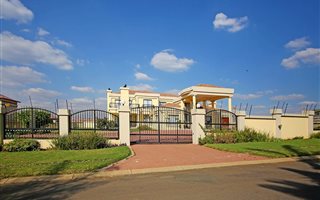 4 Bedroom House in Parkrand