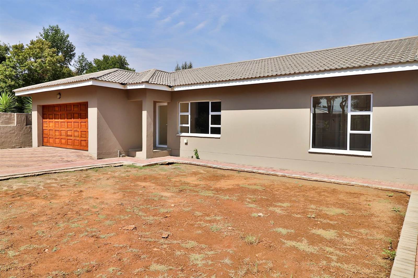 3 Bed Townhouse for sale in Langenhoven Park | T2686594 ...