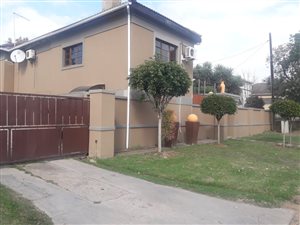 3 Bedroom House in Van Riebeeck Heights
