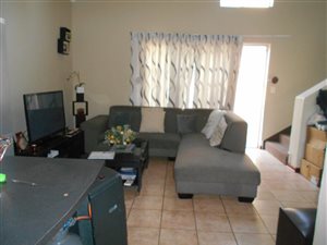 3 Bed Apartment in Heuwelsig Estate