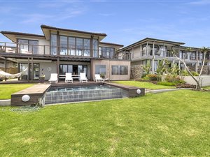 6 Bed House in Blythedale Beach