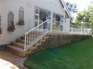 4 Bed House in Lynnwood Glen