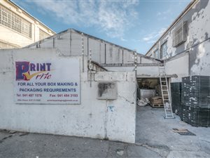 389 m² Commercial space in North End