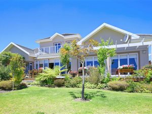 4 Bed House in Kraaibosch