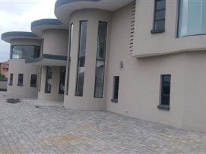 6 Bed House in Zambezi Country Estate