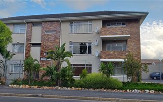 2 Bedroom Flat in Bergvliet