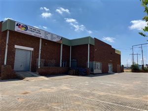 1833 m² Commercial space in Cosmo City