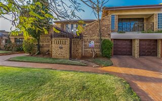 5 Bedroom House in Azaadville