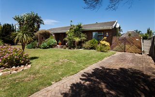 4 Bedroom House in Ben Kamma