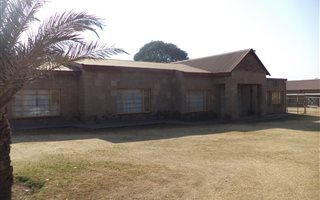 34.3 ha Farm in Onverwacht