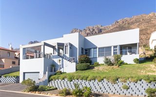 3 Bedroom House in Mountainside