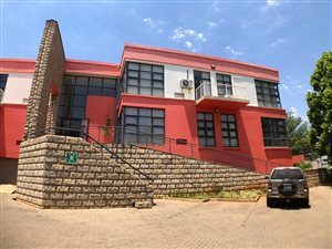 230 m² Commercial space in Highveld
