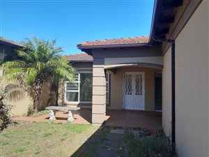 3 Bed Townhouse in Bonza Bay