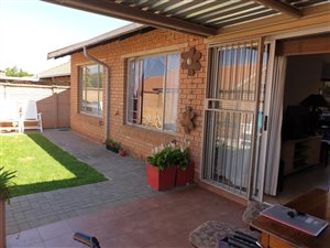 2 Bed Townhouse in Willow Park Manor