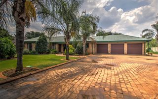 8576 m² Smallholding in Bredell AH