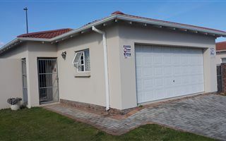 3 Bedroom Townhouse in Rowallan Park and surrounds