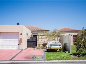 2 Bed Townhouse in Admirals Park