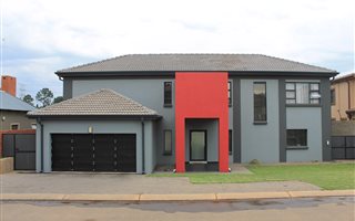 4 Bedroom House in Raslouw Glen