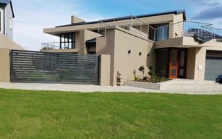 4 Bedroom House in Waterfall Estate