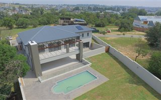 4 Bedroom Cluster in Waterfall Country Estate