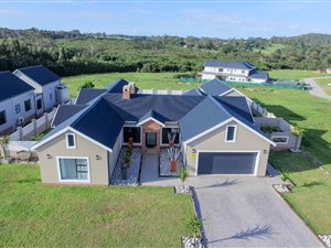 5 Bed House in Colleen Glen