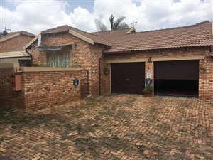 3 Bed Townhouse in Ruimsig