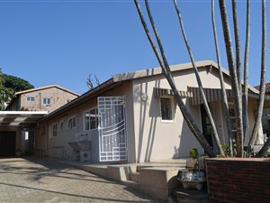 5 Bed House in Shallcross