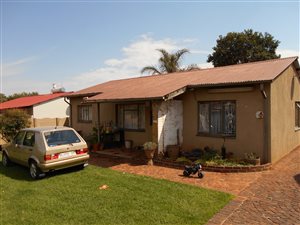 4 Bed House in Klopperpark