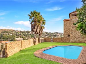 2 Bed Townhouse in Helderkruin