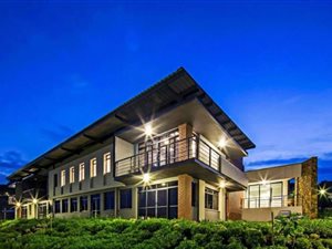 87 m² Office Space in Victoria Country Club Estate