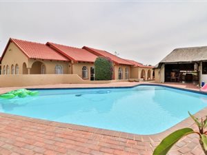 4 Bed House in Edenglen