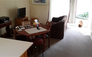 1 Bedroom Garden Cottage in Bordeaux North