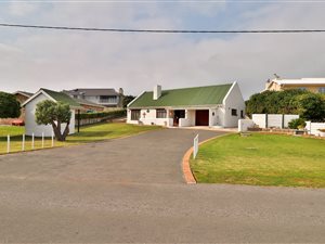 3 Bed House in Struisbaai