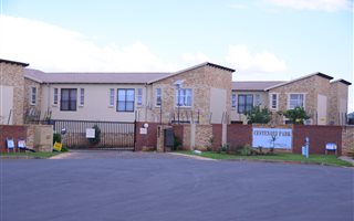 3 Bedroom Flat in Wilgeheuwel