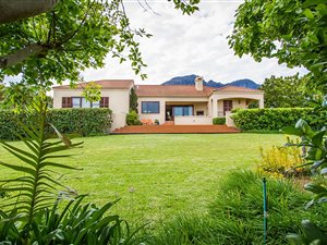 3 Bed House in Golden Hill