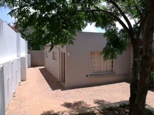 1 Bed Garden Cottage in Emmarentia