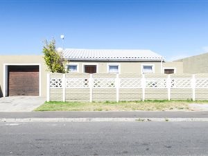 2 Bed House in Pelikan Park