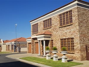 3 Bed Duplex in Grimbeek Park