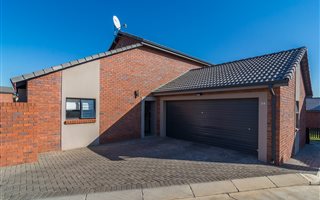4 Bedroom Simplex in Barbeque Downs
