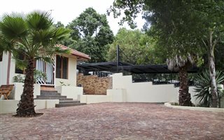 8 Bedroom House in Baileys Muckleneuk