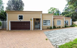 4 Bedroom House in Bishopscourt