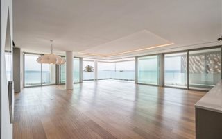 3 Bedroom Apartment in Mouille Point