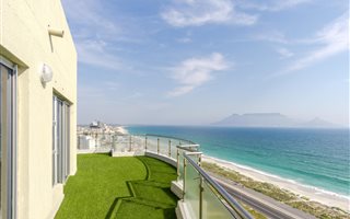 4 Bedroom Apartment in Bloubergrant