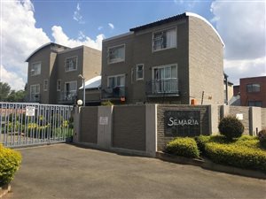 2 Bed Apartment in Weltevreden Park