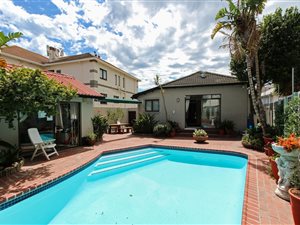 3 Bed House in Bantry Bay
