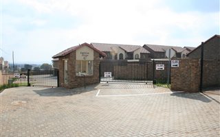 2 Bedroom Cluster in Raslouw