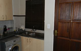 2 Bedroom Apartment in Waterkloof Glen