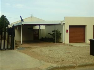 2 Bed House in Roux Park